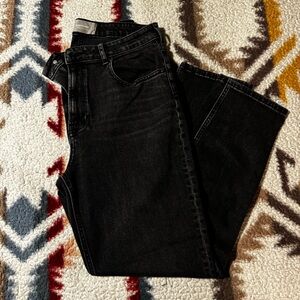 Everlane Women’s The Curvy Cheeky Straight Jean